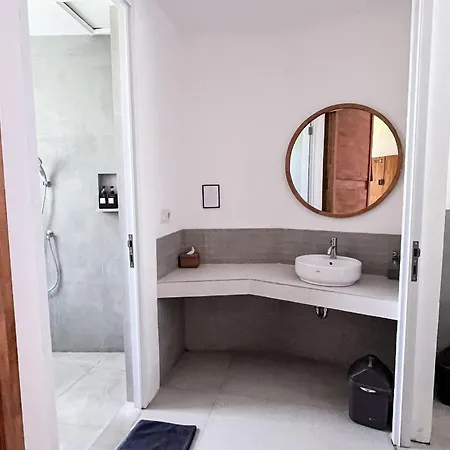 Coco & Pineapple Pants Hostel Canggu (Bali) Exterior photo