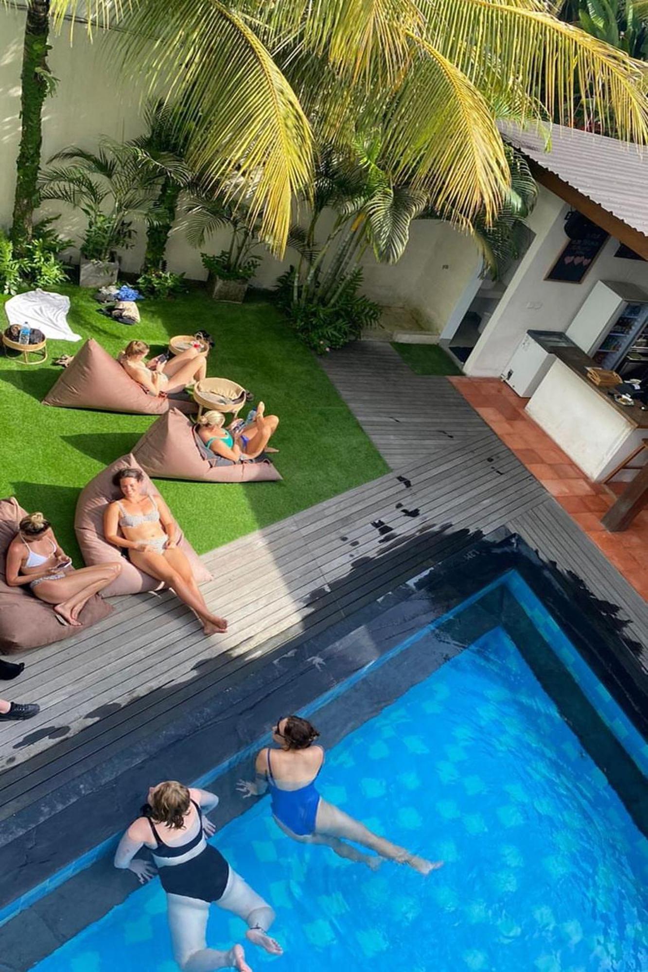 Coco & Pineapple Pants Hostel *
